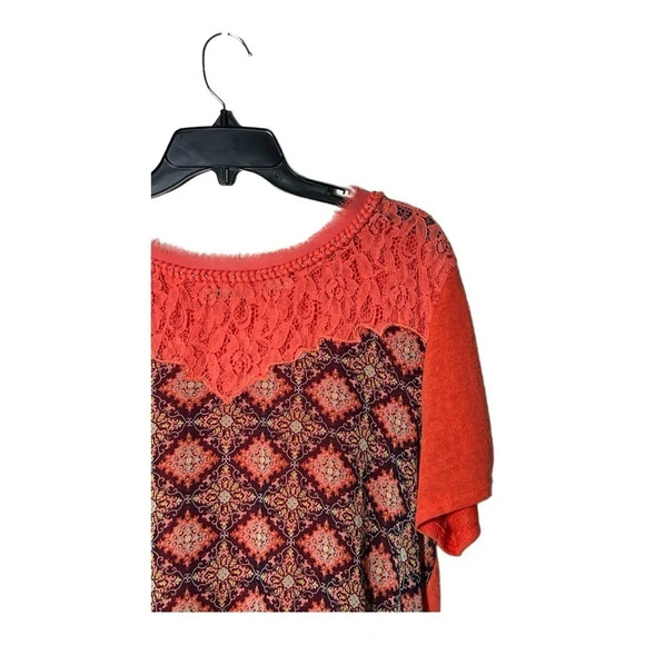 1902. MISS MEโ SHORT SLEEVE TOP RAW HEM AROUND NECK LINE AND BRAID SIZE LARGE - Picture 2 of 9